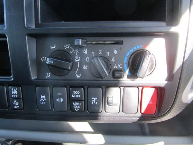 Hino DUTRO 2025-09 6596228-15
