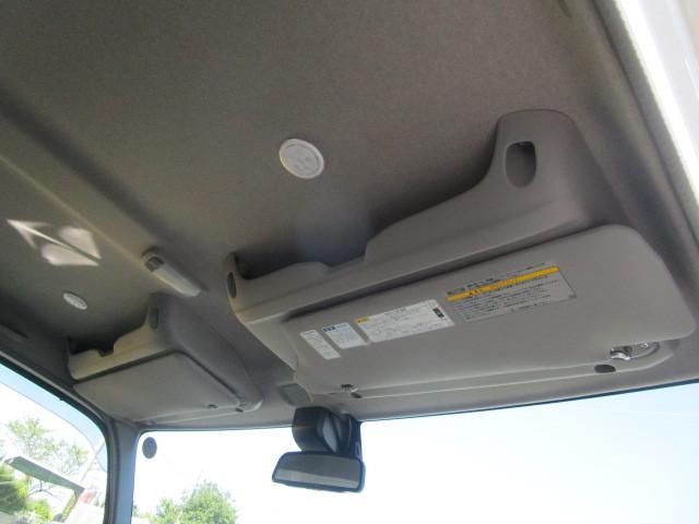 Hino DUTRO 2025-09 6596228-18