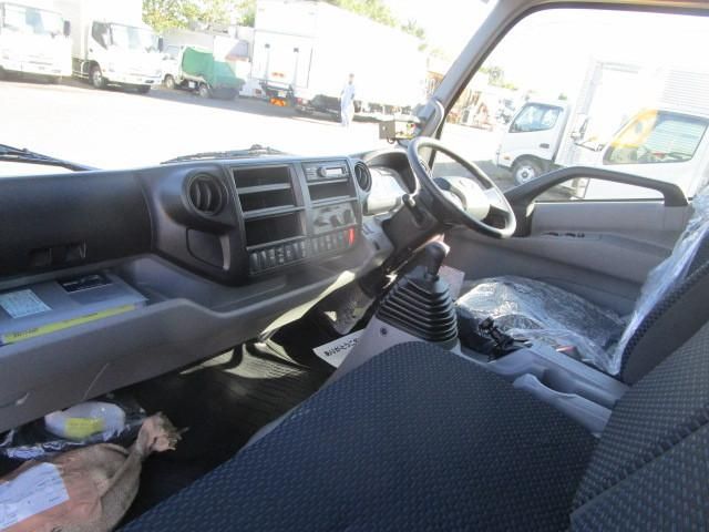 Hino DUTRO 2025-09 6596228-24
