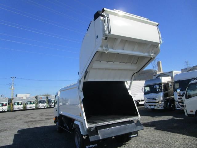 Hino DUTRO 2025-09 6596228-8