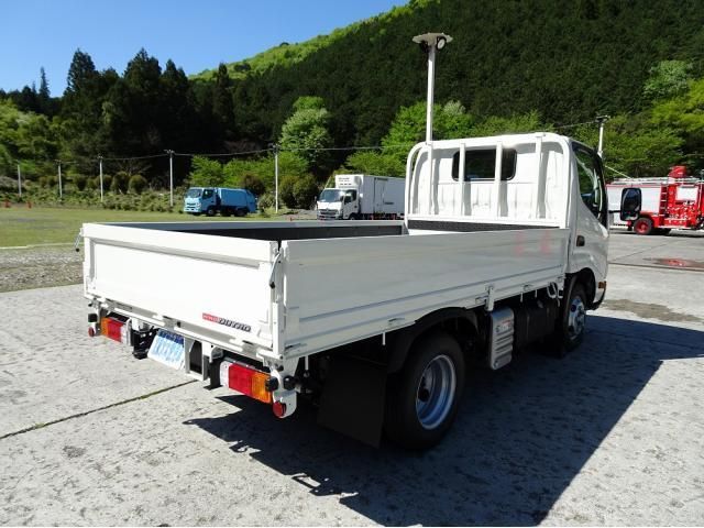 Hino DUTRO 2025-08 6596304-18