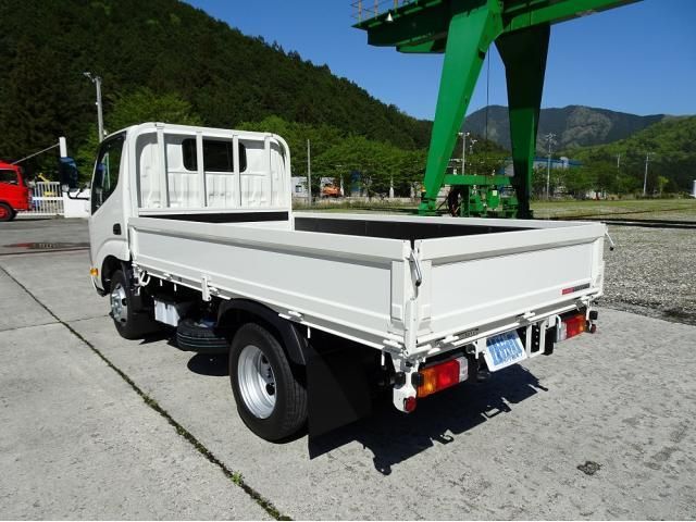 Hino DUTRO 2025-08 6596304-1