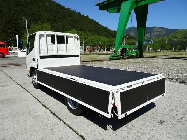 Hino DUTRO 2025-08 6596304-19