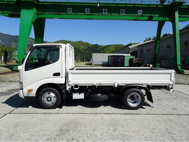Hino DUTRO 2025-08 6596304-21