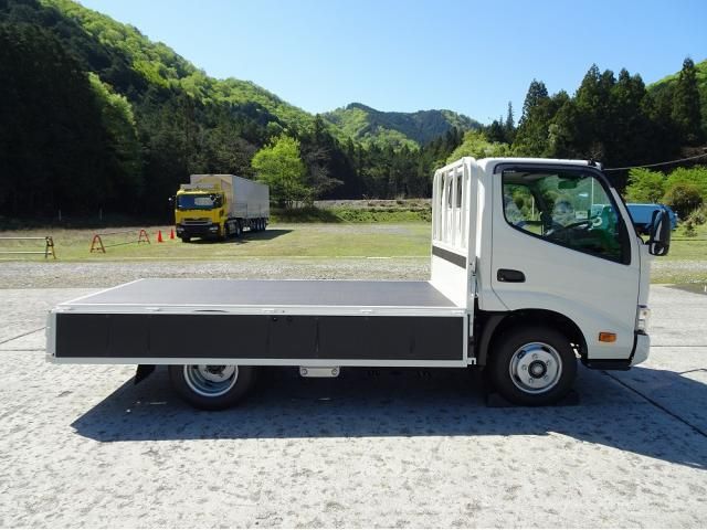 Hino DUTRO 2025-08 6596304-22