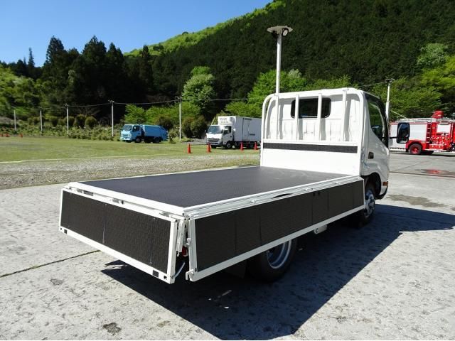 Hino DUTRO 2025-08 6596304-3