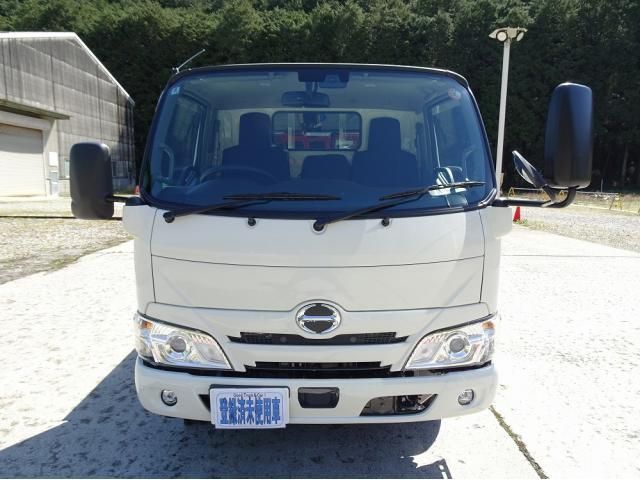 Hino DUTRO 2025-08 6596304-4