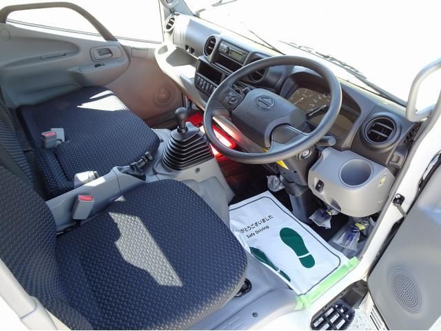 Hino DUTRO 2025-08 6596304-7