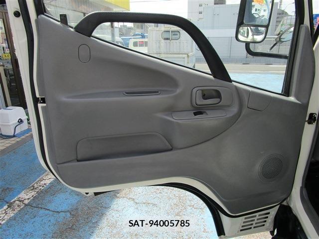 Hino DUTRO 2014-04 6611591-21