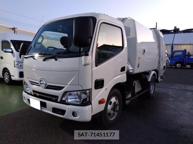 Hino DUTRO 2017-04 6611586-0