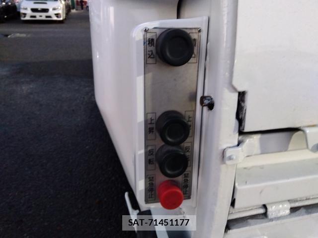 Hino DUTRO 2017-04 6611586-1