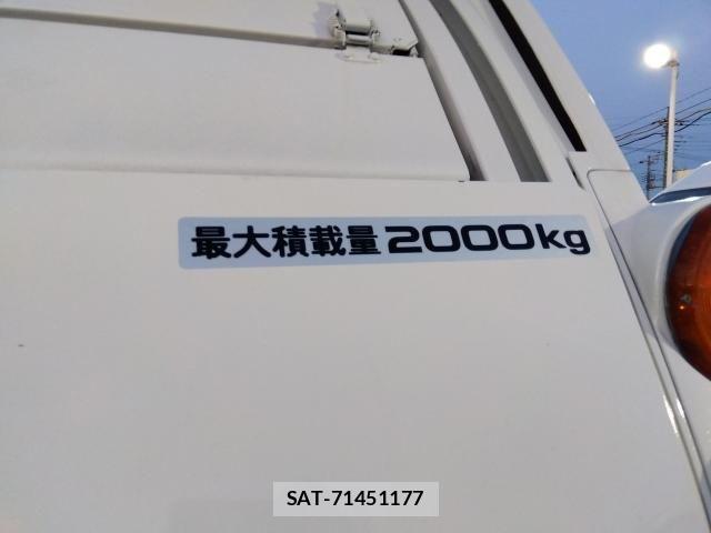 Hino DUTRO 2017-04 6611586-2