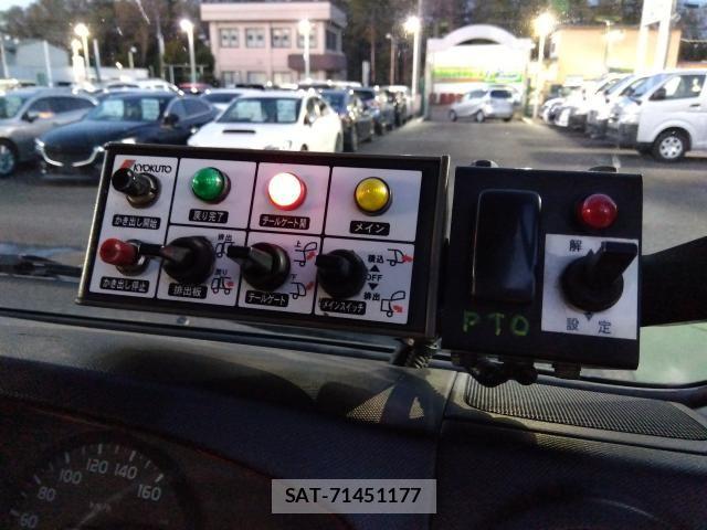 Hino DUTRO 2017-04 6611586-6