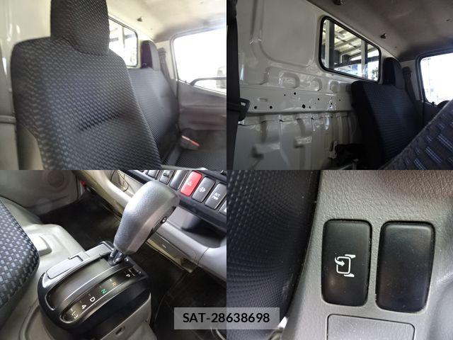 Hino DUTRO 2022-03 6611588-17