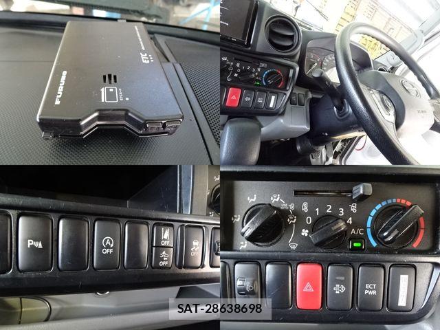 Hino DUTRO 2022-03 6611588-19