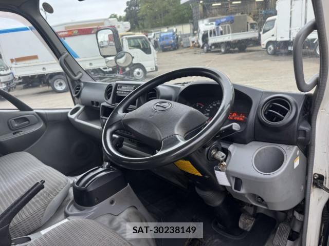 Hino DUTRO 2017-03 6641495-22
