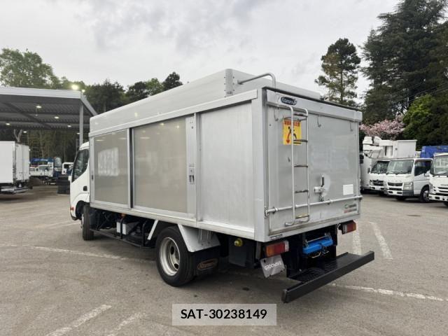 Hino DUTRO 2017-03 6641495-3