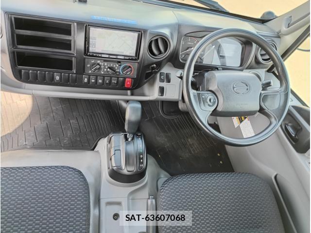 Hino DUTRO 2020-02 6641489-23