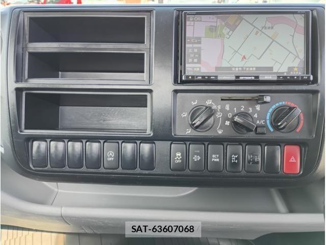 Hino DUTRO 2020-02 6641489-24