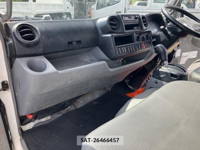 Hino DUTRO 2015-01 6641490-27