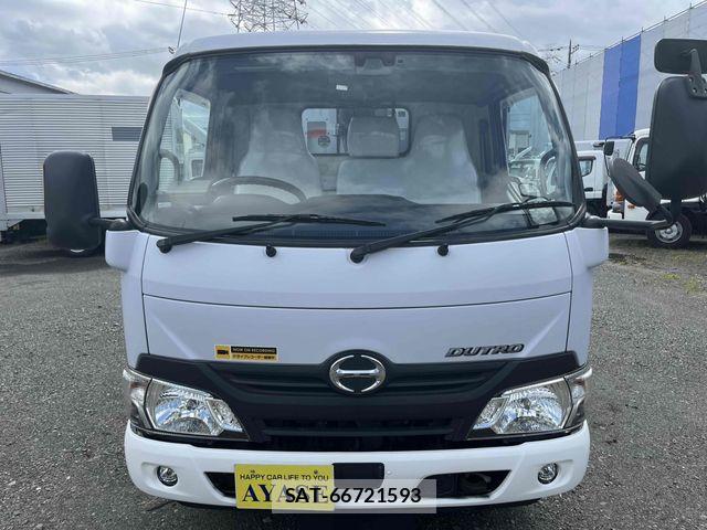 Hino DUTRO 2017-11 6641488-1