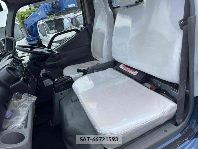 Hino DUTRO 2017-11 6641488-24