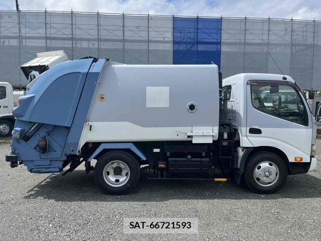 Hino DUTRO 2017-11 6641488-2