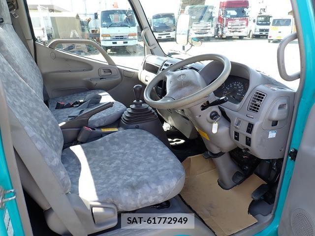 Hino DUTRO 2010-09 6675756-14