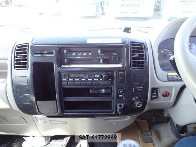 Hino DUTRO 2010-09 6675756-18
