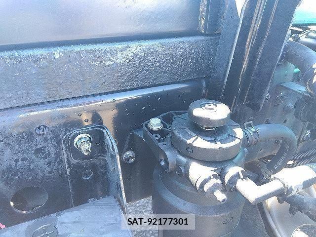 Hino DUTRO 2015-02 6675753-17