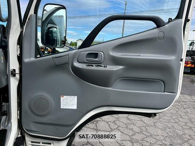 Hino DUTRO 2022-03 6675759-18