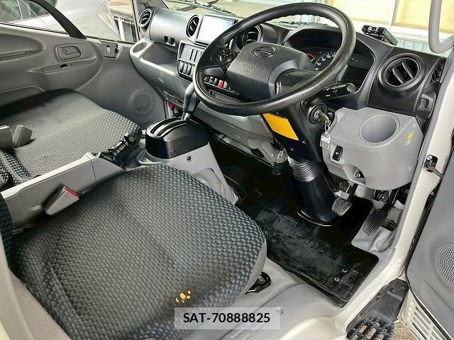 Hino DUTRO 2022-03 6675759-19