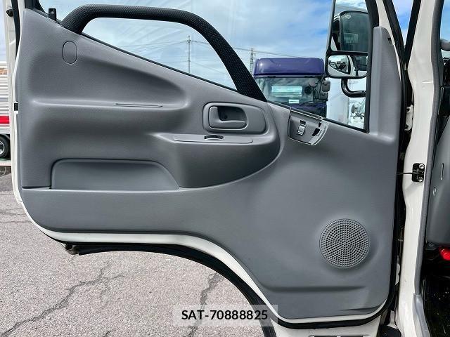 Hino DUTRO 2022-03 6675759-22