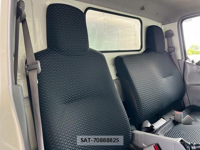 Hino DUTRO 2022-03 6675759-24