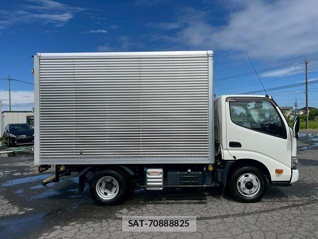 Hino DUTRO 2022-03 6675759-5