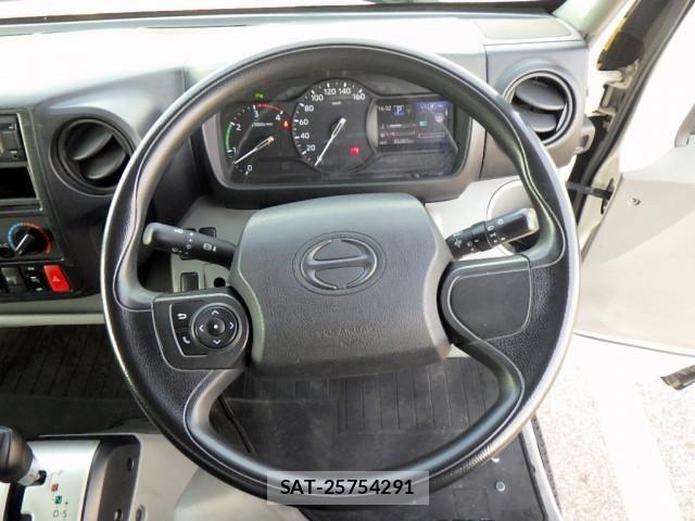Hino DUTRO 2019-09 6675749-11
