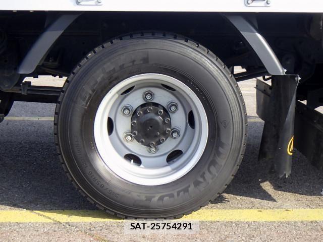 Hino DUTRO 2019-09 6675749-17