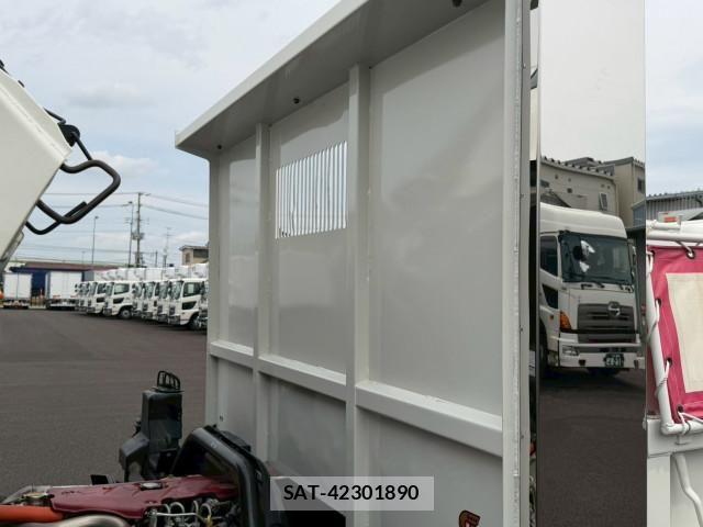 Hino DUTRO 2019-10 6675755-17