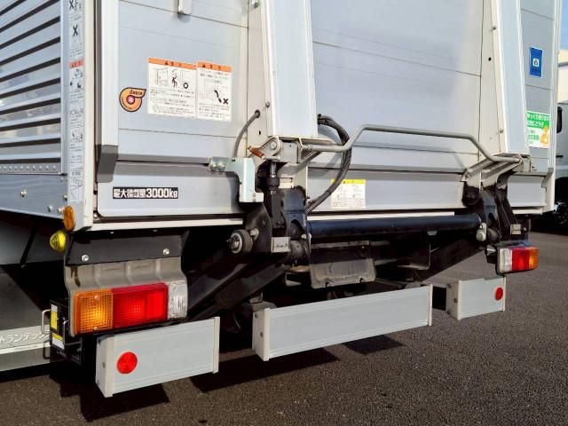 Hino DUTRO 2020-05 6689545-24