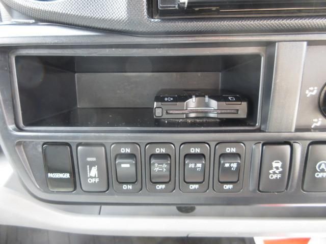 Hino DUTRO 2018-03 6689550-12