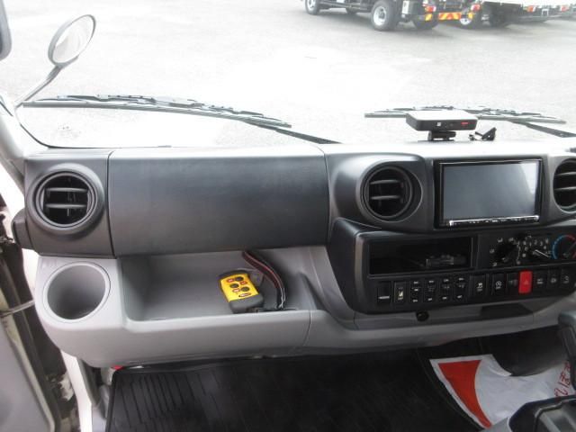 Hino DUTRO 2018-03 6689550-18
