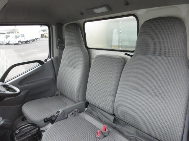 Hino DUTRO 2018-03 6689550-19