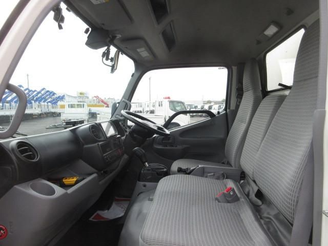 Hino DUTRO 2018-03 6689550-21