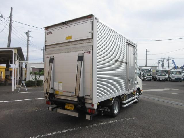 Hino DUTRO 2018-03 6689550-2