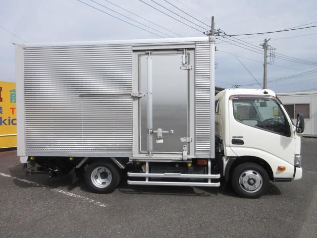 Hino DUTRO 2018-03 6689550-5