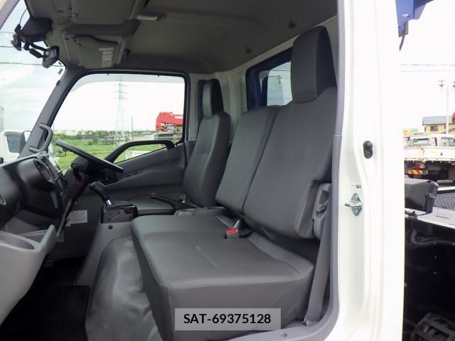 Hino DUTRO 2024-05 6716067-12