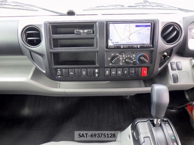 Hino DUTRO 2024-05 6716067-17