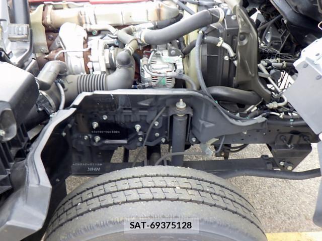 Hino DUTRO 2024-05 6716067-23