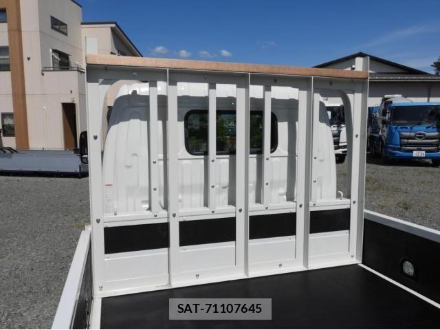 Hino DUTRO 2019-08 6716069-9