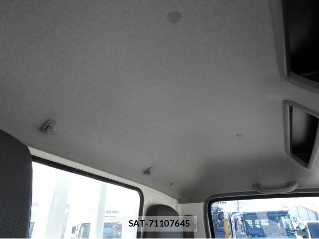 Hino DUTRO 2019-08 6716069-22